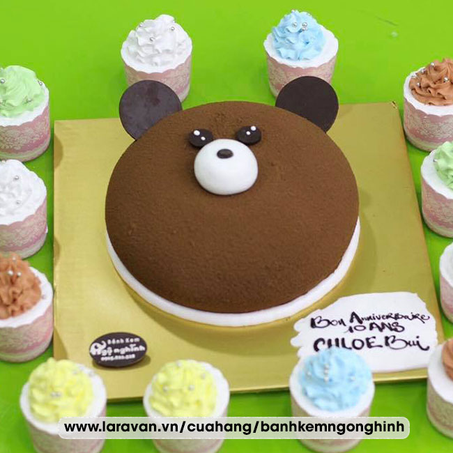 Bánh kem sinh nhật cupcake và bánh lớn dễ thương