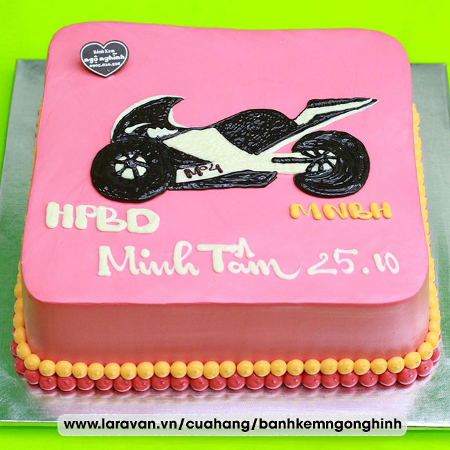Bánh kem sinh nhật vẽ hình xe môtô tặng nam độc lạ